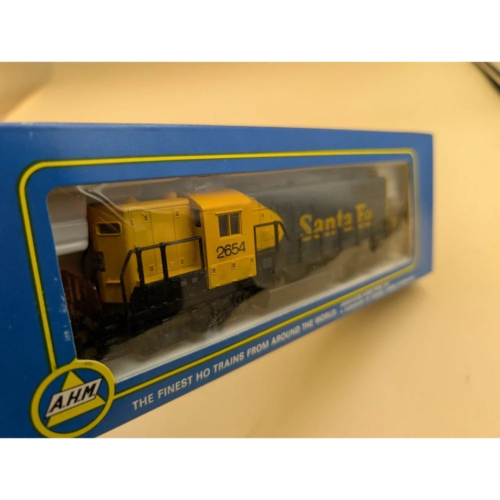 AHM HO Scale GP-18 Santa Fe Locomotive Diesel Blue Yellow Clean Tested Works